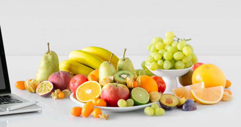 Manger des fruits au travail est excellent pour la santé. Cela évite le grignotage, et favorise le bien-être et la productivité