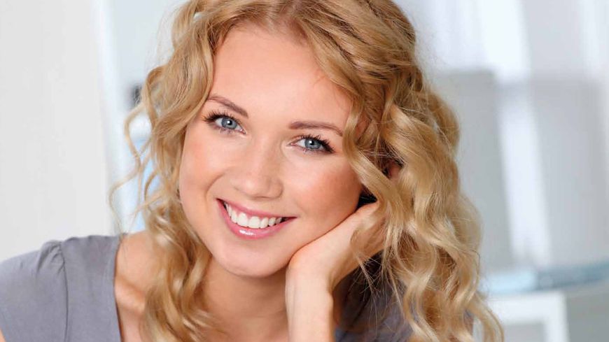 L’esthétique dentaire permet d’avoir un sourire avec des dents bien blanches et idéalement alignées pour mieux impacter vos clients