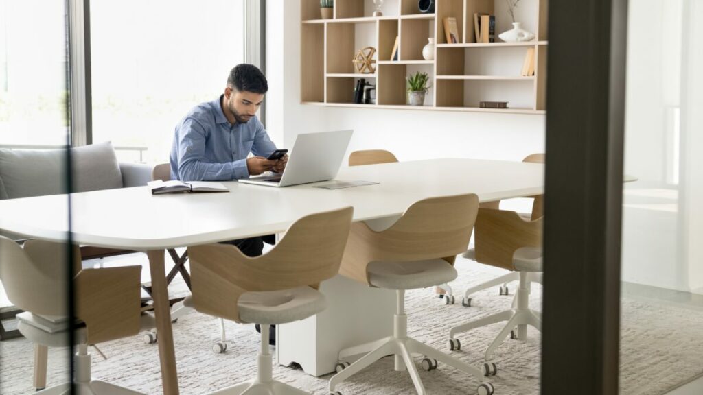 Comment sortir de l'isolement au travail ?