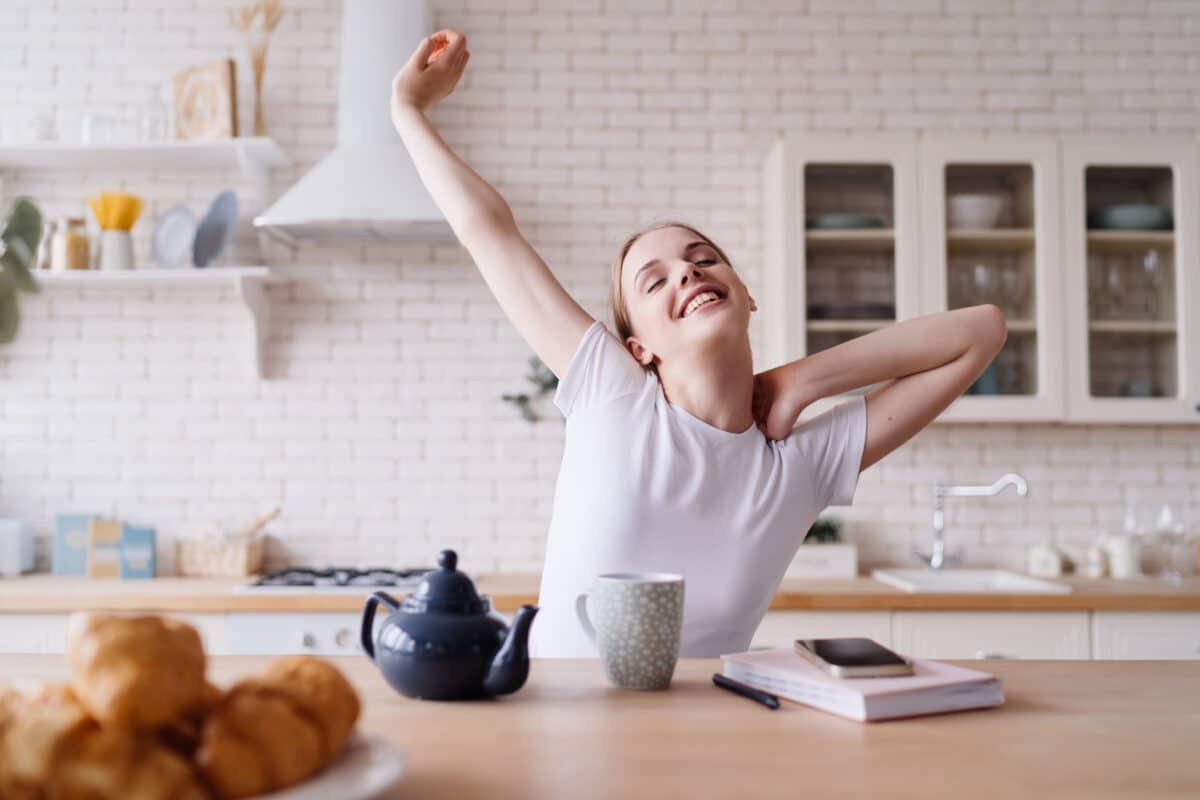 Rééquilibrage Énergétique : 5 pratiques pour bien démarrer sa journée de travail